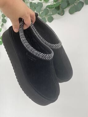 Koolaburra UGG Burree Womans New Black Platform Slippers Size 10